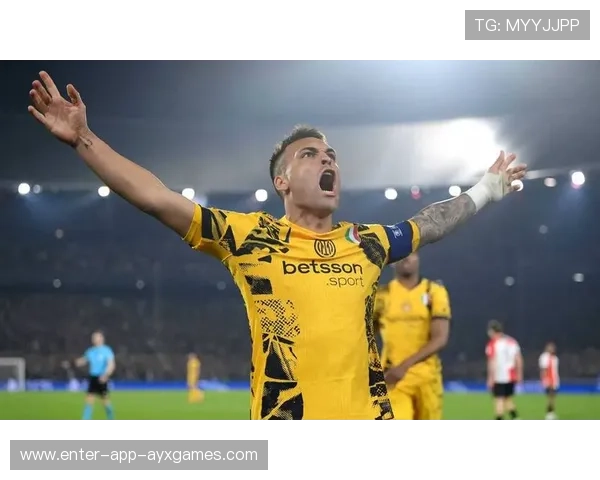 国际米兰劳塔罗补射创造决定性破门机会