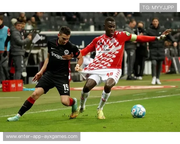 德甲法兰克福反击贯穿效率极高,现场气氛高涨的夜晚